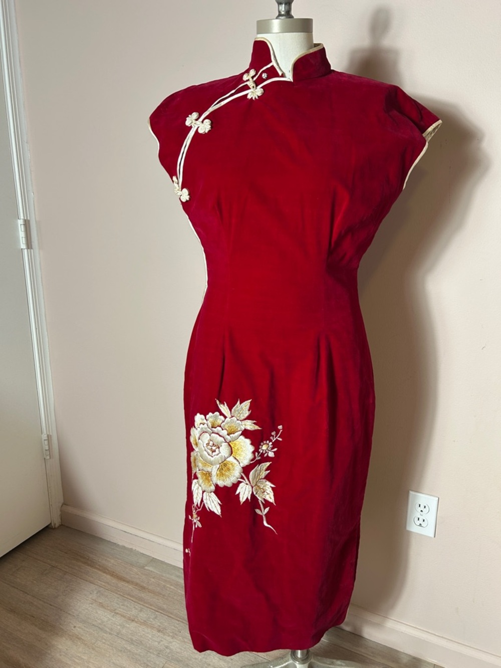 Classic Red Velvet Cheongsam Dress with Embroidered Floral Detail in gold Asian - Picture 5 of 17